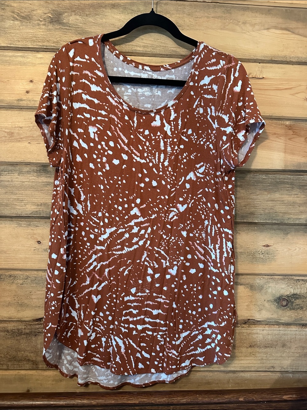 Apt. 9 Rust and White Abstract Scoop Neck Tee